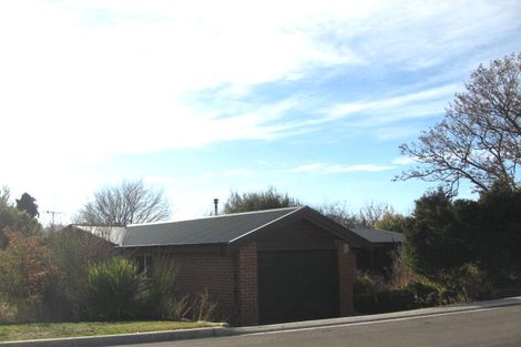 Photo of property in 28 Kennedy Crescent, Wanaka, 9305