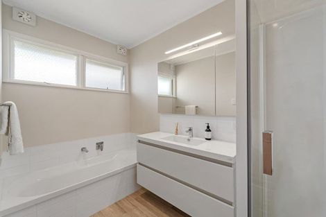 Photo of property in 10 Fairway Avenue, Red Beach, 0932