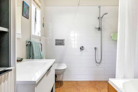 Photo of property in 2 Alberta Street, Acacia Bay, Taupo, 3330