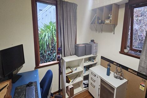 Photo of property in 31 Garden Road, Northland, Wellington, 6012