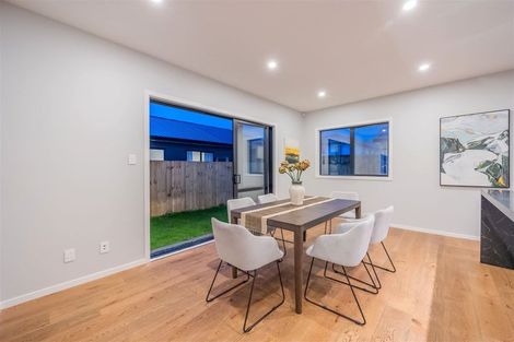 Photo of property in 17 Mcindoe Road, Kumeu, 0810