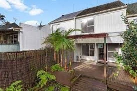 Photo of property in 5/106 West Coast Road, Glen Eden, Auckland, 0602