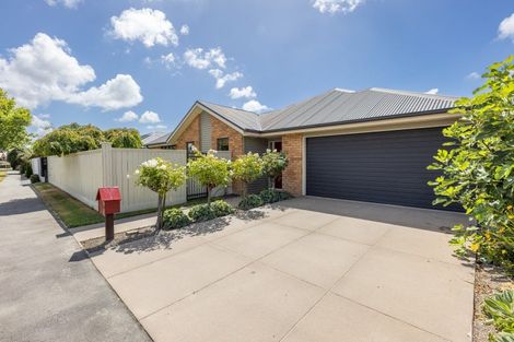 Photo of property in 15 Coolspring Way, Redwood, Christchurch, 8051