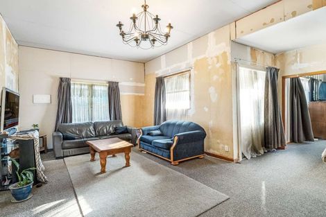 Photo of property in 19 Milne Street, Hunterville, 4730