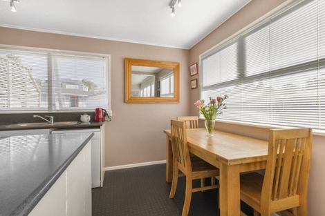 Photo of property in 10 Firle Place, Green Bay, Auckland, 0604