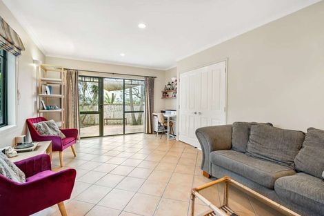 Photo of property in 2/62 Target Road, Totara Vale, Auckland, 0629