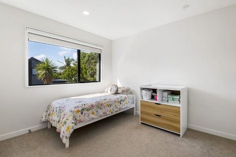 Photo of property in 4b Rosalind Road, Glenfield, Auckland, 0629
