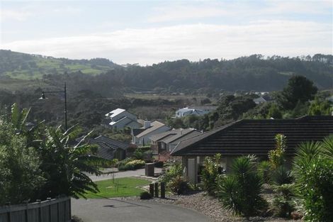 Photo of property in 14 Fendalton Place, Hatfields Beach, Orewa, 0931