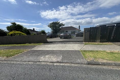 Photo of property in 10 Raglan Street, Mangere East, Auckland, 2024