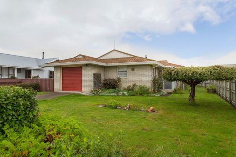 Photo of property in 5 Gladstone Street, Dannevirke, 4930