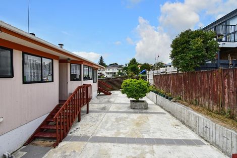 Photo of property in 11 Melia Grove, Goodwood Heights, Auckland, 2105