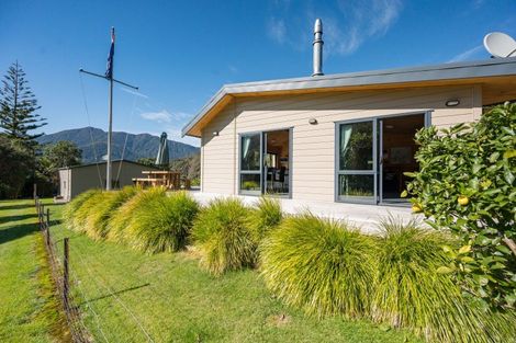 Photo of property in 2 Worlds End Road, Tennyson Inlet, 7195