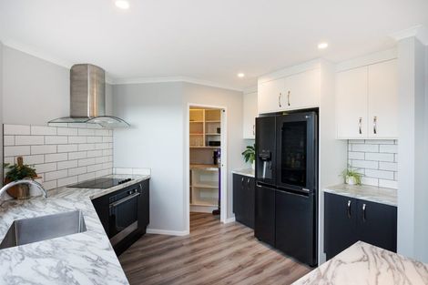 Photo of property in 40 View Road, Halcombe, 4779