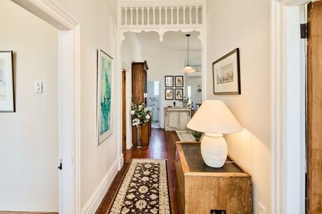 Photo of property in 55 Fairview Crescent, Kelburn, Wellington, 6012