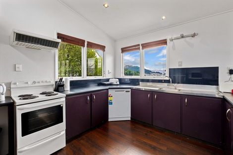 Photo of property in 6 Wynyard Crescent, Fernhill, Queenstown, 9300
