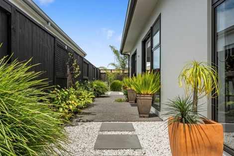 Photo of property in 24 Hugo Way, Papamoa Beach, Papamoa, 3118
