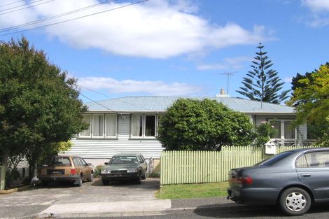 Photo of property in 2/7 Fordham Street, Beach Haven, Auckland, 0626