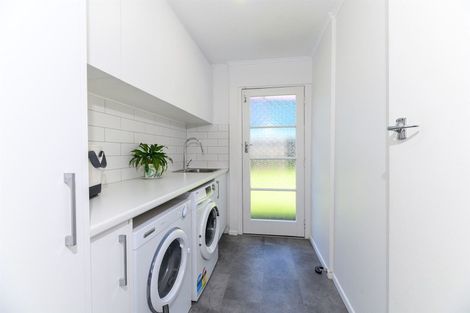 Photo of property in 1/48 Bond Crescent, Forrest Hill, Auckland, 0620