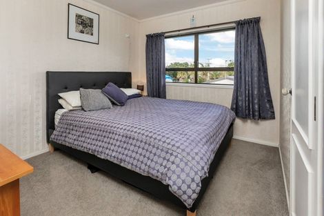 Photo of property in 1 Karoro Road, One Tree Point, 0118