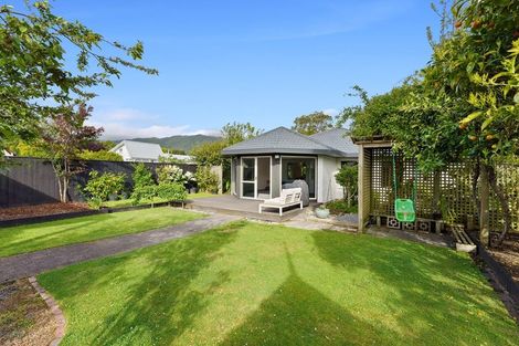 Photo of property in 399b Te Moana Road, Waikanae, 5036