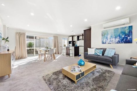 Photo of property in 22 Seresin Crescent, Flat Bush, Auckland, 2016