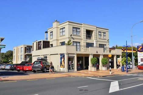 Photo of property in 17 Awaroa Road, Sunnyvale, Auckland, 0612