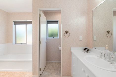 Photo of property in 72 Tawavale Street, Pukehangi, Rotorua, 3015