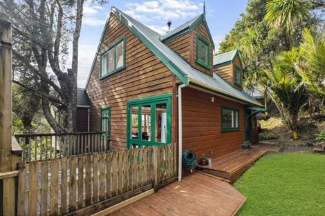 Photo of property in 74 Laingholm Drive, Laingholm, Auckland, 0604