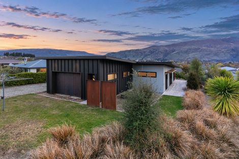 Photo of property in 20 Makomako Road, Wanaka, 9305