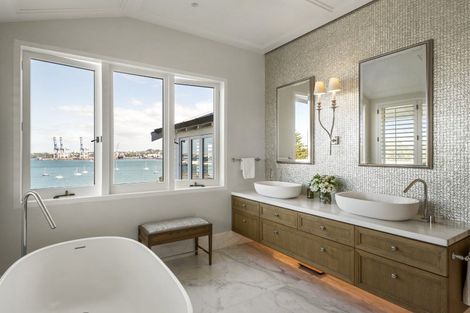 Photo of property in 21 Stanley Point Road, Stanley Point, Auckland, 0624