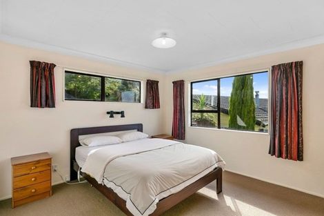 Photo of property in 23 Cheltenham Terrace, Newlands, Wellington, 6037