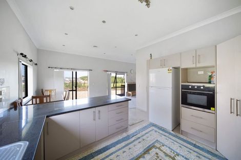 Photo of property in 20 Fairchild Avenue, Goodwood Heights, Auckland, 2105