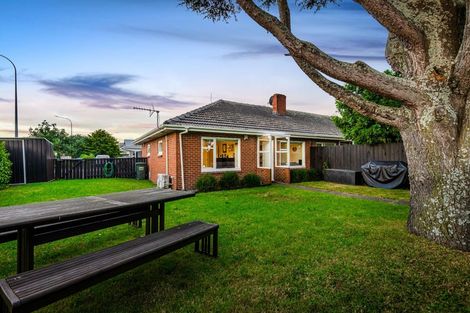 Photo of property in 2 Eastdale Road, Avondale, Auckland, 1026