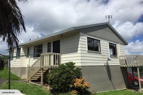 Photo of property in 1/6 Grenadine Place, Unsworth Heights, Auckland, 0632