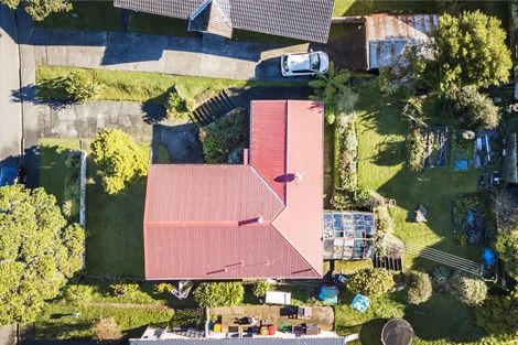 Photo of property in 16 Stewart Drive, Newlands, Wellington, 6037