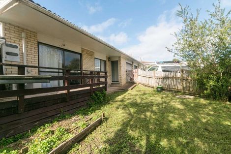 Photo of property in 1/30 Trojan Crescent, New Lynn, Auckland, 0600