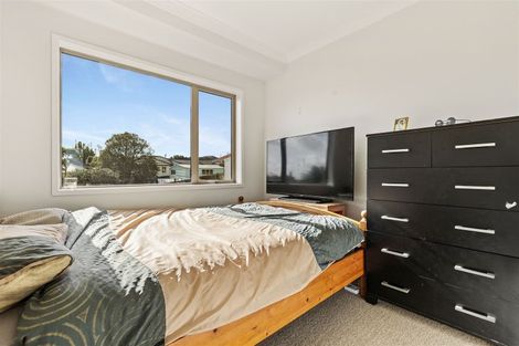 Photo of property in 27a Kirrie Avenue, Te Atatu South, Auckland, 0610