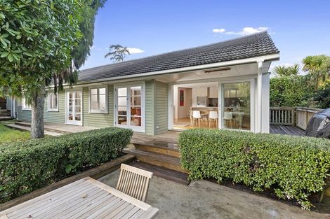 Photo of property in 14 Mayburn Road, Te Atatu Peninsula, Auckland, 0610