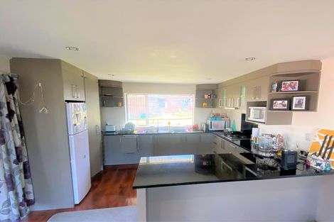 Photo of property in 30 Megan Avenue, Pakuranga Heights, Auckland, 2010