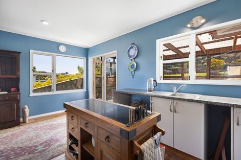 Photo of property in 25 Miles Crescent, Newlands, Wellington, 6037