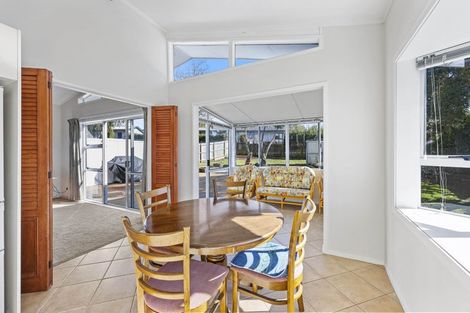 Photo of property in 43 Beechdale Crescent, Pakuranga Heights, Auckland, 2010