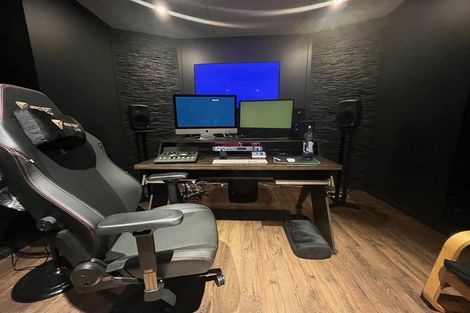 Photo of property in 128 Onepu Road, Lyall Bay, Wellington, 6022