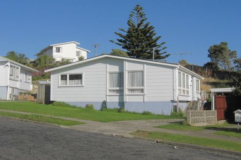 Photo of property in 4 Keith Hart Grove, Titahi Bay, Porirua, 5022