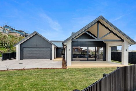 Photo of property in 12 Bosun Place, Te Atatu Peninsula, Auckland, 0610