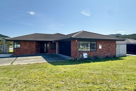 Photo of property in 9 Percy Kinsman Crescent, Riverstone Terraces, Upper Hutt, 5018