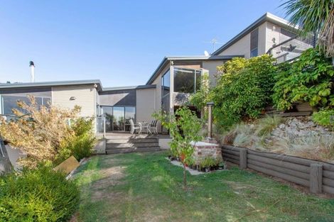 Photo of property in 17 Law Lane, Mount Pleasant, Christchurch, 8081