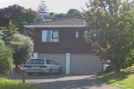 Photo of property in 2/51 Greenvalley Rise, Glenfield, Auckland, 0629