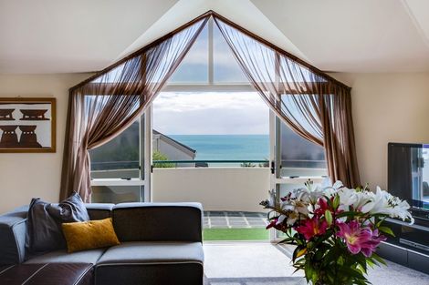 Photo of property in 3/14 Bournemouth Terrace, Murrays Bay, Auckland, 0630