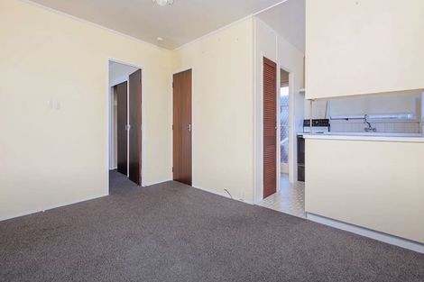 Photo of property in 2/10 Lambrown Drive, Totara Vale, Auckland, 0629