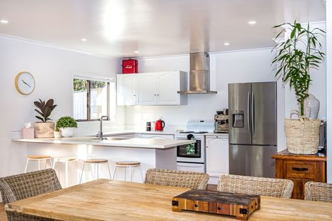 Photo of property in 3 Otanerua Road, Hatfields Beach, Orewa, 0931